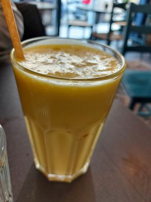 Mango lassi at Monkey Mood in Bordeaux