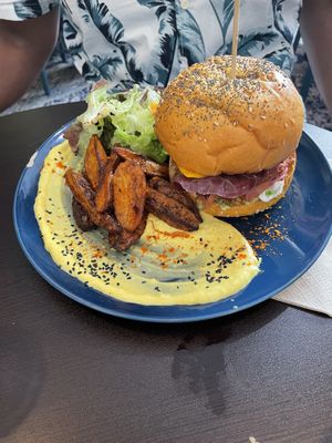 Tempeh burger   at Monkey Mood in Bordeaux