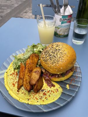 Jackfruit burger   at Monkey Mood in Bordeaux