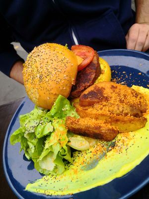 The burger at Monkey Mood in Bordeaux