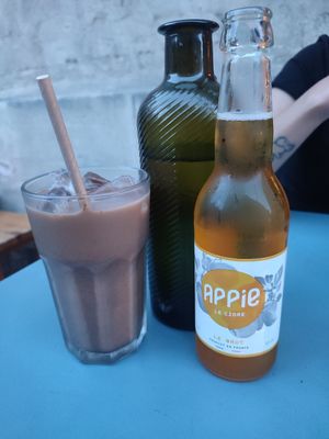 Indonesian tea (very spicy) 5€ and cyder 5€ at Monkey Mood in Bordeaux