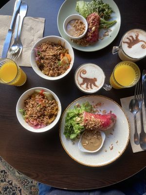 Très beau mais attention : pas de protéine dans le brunch  at Monkey Mood in Bordeaux