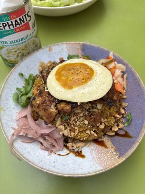Nasi Goreng mit veganem Spiegelei  at Monkey Mood in Bordeaux