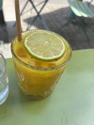 Ingwer-Kurkuma-Limonade  at Monkey Mood in Bordeaux