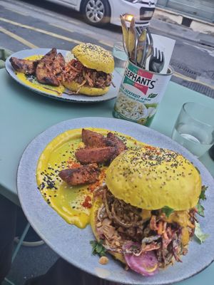 Jackfruit burger at Monkey Mood in Bordeaux