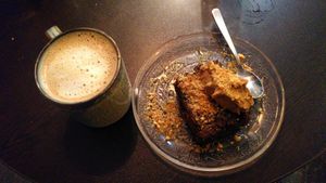 Chai latte and peanut brownie at Monkey Mood in Bordeaux