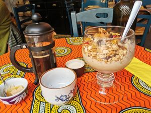 Granola bowl with fresh fruits - soooo good 😀 at Monkey Mood in Bordeaux