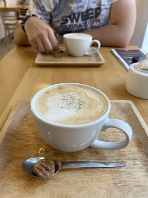 Levandulové latté s ovesným mlékem  at Fer Cafe in Ceske Budejovice