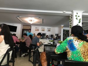 Lots of seating inside   at Roots Veggie & Healthy Food in Barranquilla