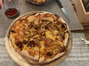 Meatless Lovers Pizza #Veganuary at Vegan Junkie in Phuket