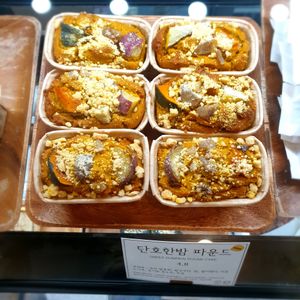 Sweet pumpkin pound cake at For Four Bread 포포브레드 in Seoul