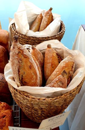 more baguettes at For Four Bread 포포브레드 in Seoul
