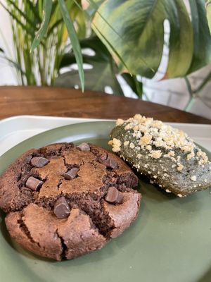 Chocolate cookie and Madeleine   at For Four Bread 포포브레드 in Seoul