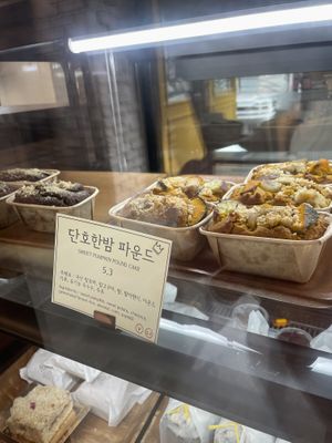Cakes  at For Four Bread 포포브레드 in Seoul