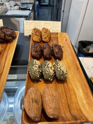 Madeleine   at For Four Bread 포포브레드 in Seoul