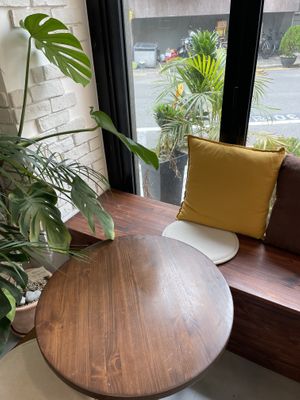 Inside seating  at For Four Bread 포포브레드 in Seoul