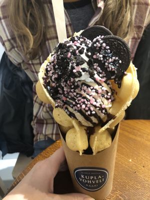Oreo bubble waffle at Kuplavohvelibaari in Helsinki