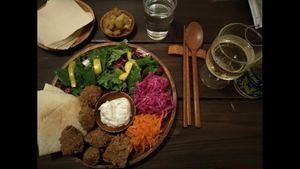 came back on a different day to have this gorgeous plate. the vegan nuggets and dip were heavenly! at Choi So Han Ggi - 최소한끼 in Mokpo