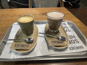 Chocolate y café 5,40€  at Rawcoco in Gijon