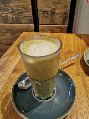 Matcha Latte with plantmilk at Tomo Cafè in Dusseldorf