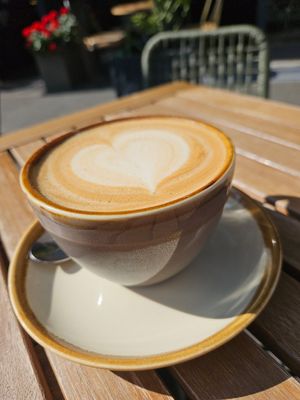 Cappuccino medium (4.2€) with oat milk (+0.5€ !) at Tomo Cafè in Dusseldorf