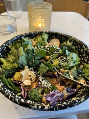 One of the two vegan bowls. The other was a mexican  at LETT in Oslo