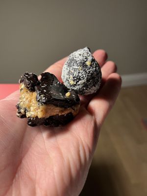 Sorry I had started eating of it and had it in a bag for a few hours. It looked delicious in the start. Really jummy  at LETT in Oslo