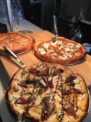 Vegetarian pizza:
Pictured above: Port poached pear, margarita pizza and cheese pizza! at Cafe Coeur in Creve Coeur