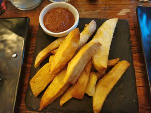 Thick cut fries at Die Bar Cantona in Aachen