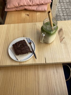 Brownie with iced Matcha at Mukka Coffee in Mallorca