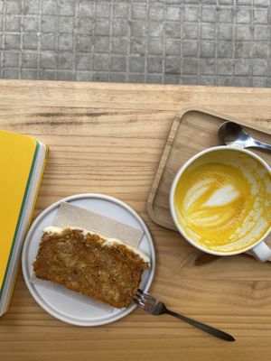 Carrot Cake and Curcuma Latte at Mukka Coffee in Mallorca