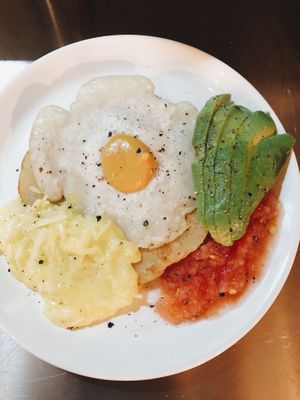 salty pancakes with vegan fried egg, vegan cheese, avocado and tomato (vegan and gluten free) at Mukka Coffee in Mallorca