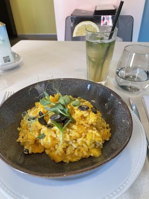 Vegan risotto and lemonade  at Incomum in Sintra