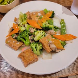 Veggies with tofu & brown rice at Watami in Waynesville