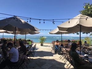 Outdoor area at Barefoot Beach Cafe in Honolulu