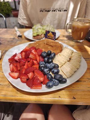 Pancakes with fruit mix at Eco Brunch in Arequipa