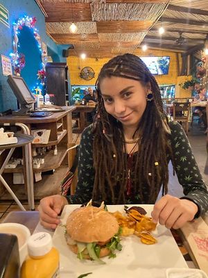 Yo bien feliz at 100% Natural in Acapulco