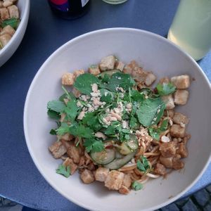 Erdnuss-Nudeln at Esskultur - Hummus Bar in Passau