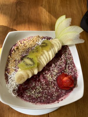 Acai bowl at The Pitted Date in Tulum