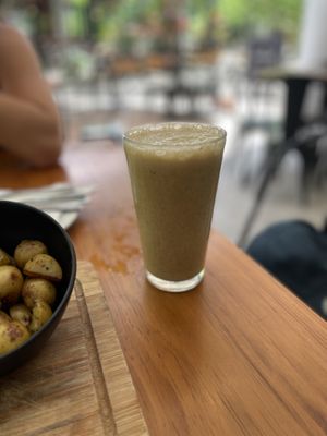 “Youthful Yellow”-Smoothie  at The Pitted Date in Tulum