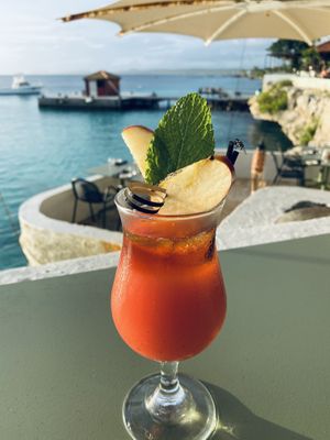 Strong cocktails  at Rum Runners in Kralendijk