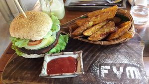 Tempeh bueger at FYM in Siem Reap