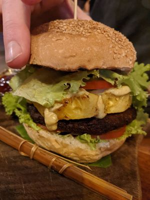 Mr Dopinder Burger! 🤤 at FYM in Siem Reap