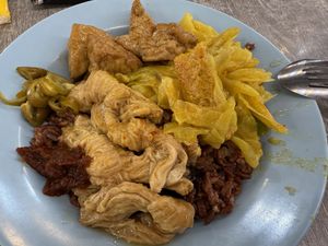 Brown rice with dishes   at Jian Kang Vegetarian 健康素食 in Central Singapore