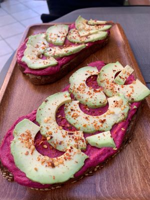 Not a completely vegan place, but the person who attended us was super nice and helpful. Ordered a wrap and also avocado toasts, plus juice and it was amazing. Go Vegan 😊 at Gjelber in Tirana