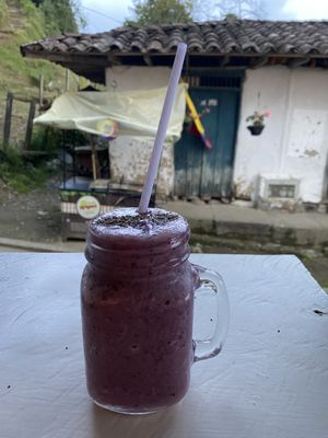 Smoothie frutas rojas  at Coco Bowl in Salento