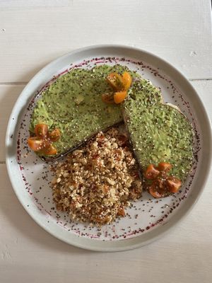 Tostadas águate y tofu  at Coco Bowl in Salento