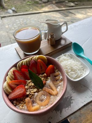 Choco maní bowl and cold brew  at Coco Bowl in Salento