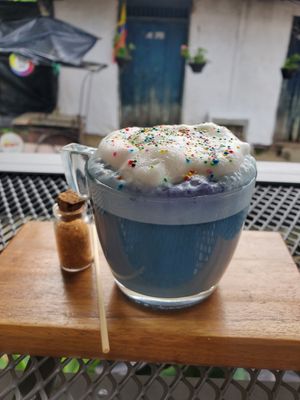 Blue latte 10/10 at Coco Bowl in Salento