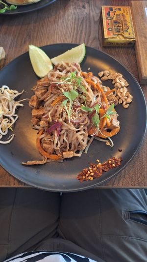 Pad Thai at Coco Bowl in Salento